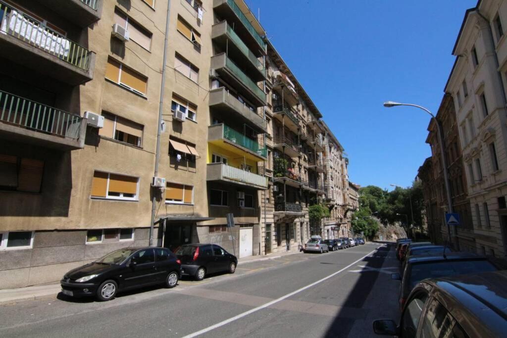 Fast Friend - Cozy Apartment In The Center With Private Garage Риека Экстерьер фото